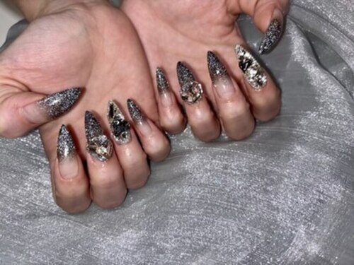 NailSalon genic(北海道函館市本町8-16 五稜郭スクエアテラス6F シェレーヌサロン内)