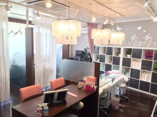 ネイルサロン アトラ(design salon attra)(千葉県船橋市本町5-3-1 サンライズビル5F)