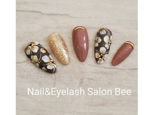 ビー(Nail&Eyelash Salon Bee)(千葉県成田市寺台43-4 マキシモパークレジデンス103)