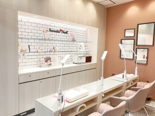 スウィーティーネイル 柏東口駅前店(Sweetie Nail)(千葉県柏市柏2-2-2浅野ビル マツモトキヨシ店内2F)