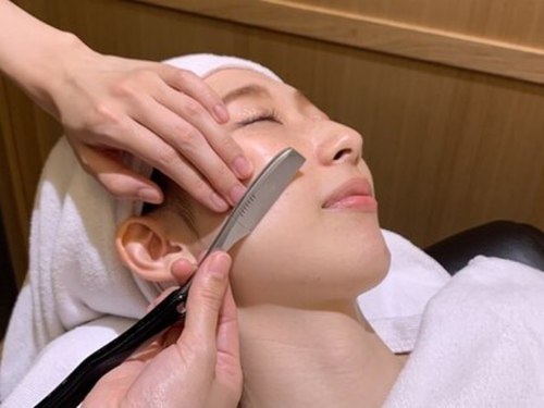 プレミアムバーバースパ パレスホテル店(PREMIUM BARBER SPA)(東京都千代田区丸の内1-1-1 B1F)