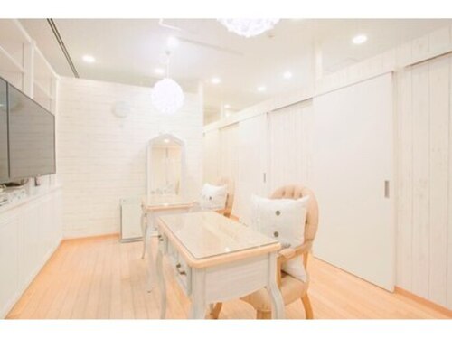 クロエ(Kcloe)(東京都中央区日本橋久松町4-10NIHONBASHI HISAMATSUCHO TOSEI BLDG1F)