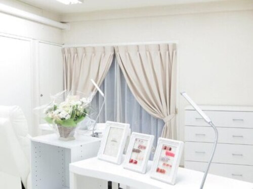 ネイル ムゲン(Nail ∞)(東京都中央区銀座3-12-17岩間ビル4F 2号室)