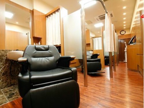 ヒロ ギンザ ヘアーサロン 銀座店 本店(HIRO GINZA HAIR SALON)(東京都中央区銀座4-3-2 白亜ビル2F)
