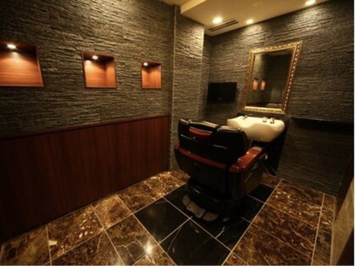プレミアムバーバー(Premium Barber)(東京都中央区銀座5-7-1 江島屋ビル6F)