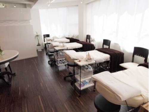 ハニーラッシュ六本木店(東京都港区六本木4‐5‐6南蛮ビル5階 ~ハニーラッシュ六本木店~)