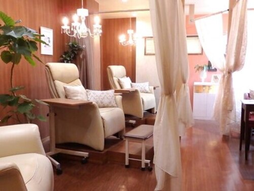 ネイルサロン ゴールディ(NAIL SALON GOLDY)(東京都新宿区新宿4-3-22 安藤ビル6階)
