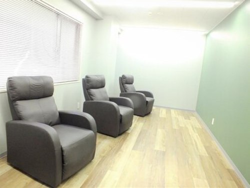 アイラッシュサロン メノビ 新宿東南口店(MENOBI)(東京都新宿区新宿4-4-18 新宿MMビル1F)