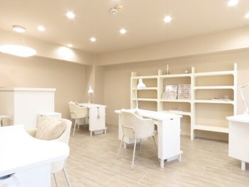 ネイルサロン イズ(NAIL SALON iS)(東京都渋谷区恵比寿西1-2-1エビスマンション310)