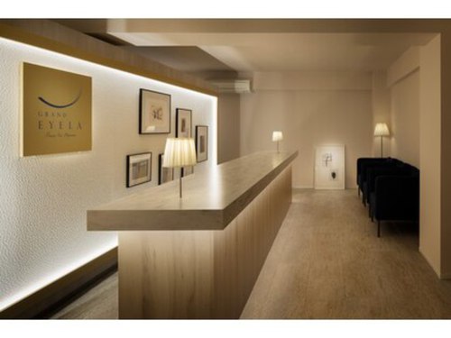 グランアイラ 表参道店(GRAND EYELA)(東京都渋谷区神宮前5-45-3 コスモビル3階)