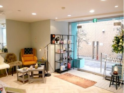 アース 北千住店(HAIR&MAKE EARTH)(東京都足立区千住3-33 三鈴ビル1F)