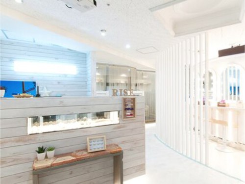アイラッシュトウキョウドットライズ エキニア横浜店(TOKYO.RISE)(神奈川県横浜市西区北幸1-1-8エキニア横浜7F)