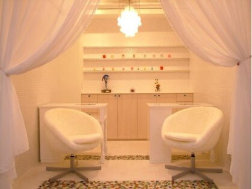 オーガスト ヘア ネイル(AUGUST hair nail)(神奈川県横浜市西区岡野1-12-14 NYビル 3F)