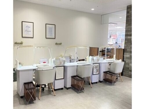 エムアンドエーネイル 横須賀店(M&A NAIL)(神奈川県横須賀市本町2-1-12 コースカベイサイドストアーズ3F)