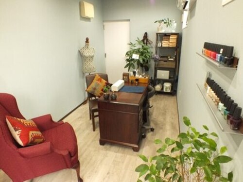 ネイルサロン ヴィバラビダ(Nail Salon viva la vida)(静岡県静岡市駿河区八幡1-2-9レクランプロスペール1F)