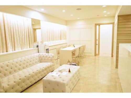 サロンイーエフ 栄本店(salon EF)(愛知県名古屋市中区栄3-4-22 エフジー伊勢町ビル7F)