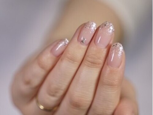 クイーン オブ ネイル サロン白金(Queen of Nail)(三重県津市東丸之内4-10 津松菱1階国道側入口横)