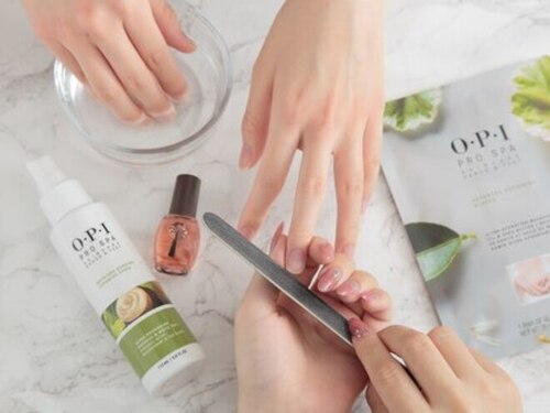コムネイル(komu nail)(京都府京都市東山区小松町562 ペンション祇園1F)