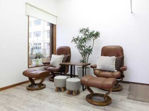 ネイルケアサロン グロース(nail care salon GROWTH)(京都府京都市下京区柏屋町322-3中村日華堂ビル1F)