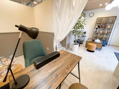リリー ネイル(Lily nail)(京都府京都市山科区竹鼻竹ノ街道町18-8 エリッツ山科ビル1F)
