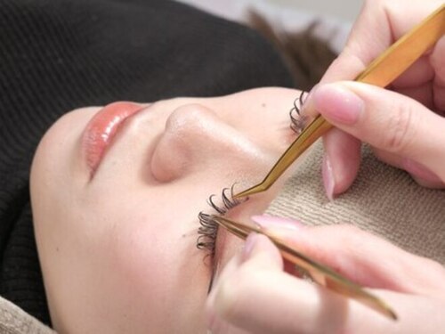 フリーネイル 梅田店(free nail)(大阪府大阪市北区曽根崎新地1-8-19 梅新ビル4F)