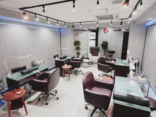 フリーネイル 四ツ橋店(free nail)(大阪府大阪市西区北堀江1-5-9サンシステムビル4F)