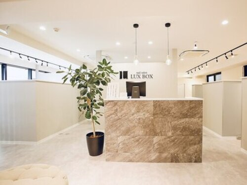 ラグボックス 心斎橋本店(LUX BOX)(大阪府大阪市中央区西心斎橋1-12-8 大美建設ビル5F)