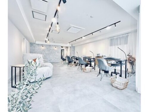 ネイルサロン ティフィン(tiffin)(大阪府大阪市西区北堀江1-1-27 イマイビル6F)