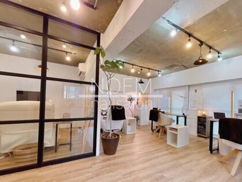 ノエム ネイルサロン(NOEM)(大阪府大阪市西区北堀江1-13-20 四ツ橋ストークマンション701)