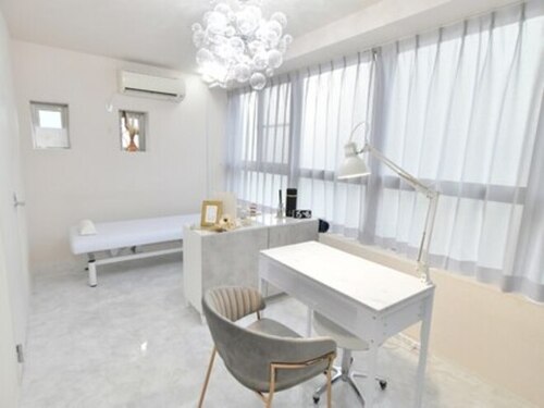 カリス(CHARIS)(大阪府大阪市中央区宗右衛門町7-17 イナカ会館503)