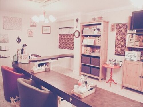 レイラ ネイルサロンアンドスクール(Leyla nailsalon&school)(大阪府大阪市浪速区元町1-7-22美保ビル2F)