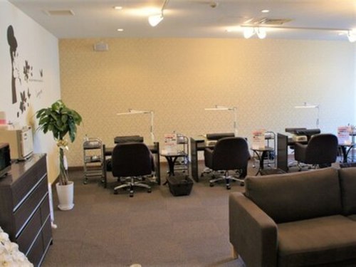 フリーネイル 江坂店(free nail)(大阪府吹田市豊津町10-22 ストライズ江坂4F)