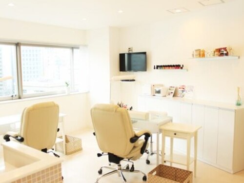 ネイルサロン べルフ(nail salon Verf)(兵庫県神戸市中央区琴ノ緒町5‐2-2 三信ビル701)