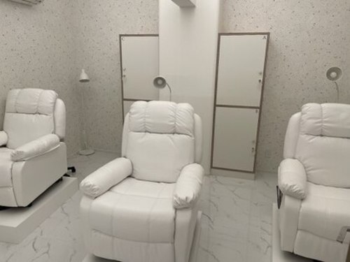 カリナ モナネイル 西大寺南ロータリー店(CARINA mona nail)(奈良県奈良市西大寺南町5-29 大和西大寺駅前第2ビル1F)