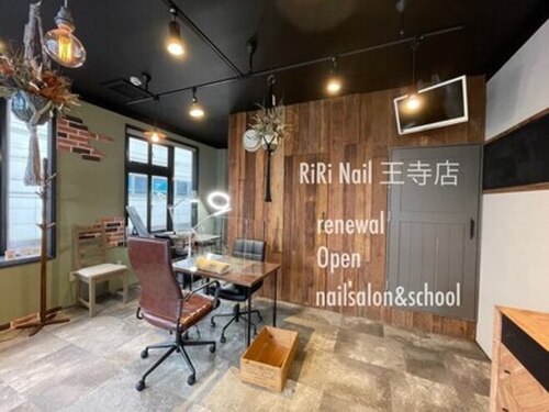 リリネイル(RiRi Nail)(奈良県北葛城郡王寺町王寺2-4-10 五番館ビル2F-西)