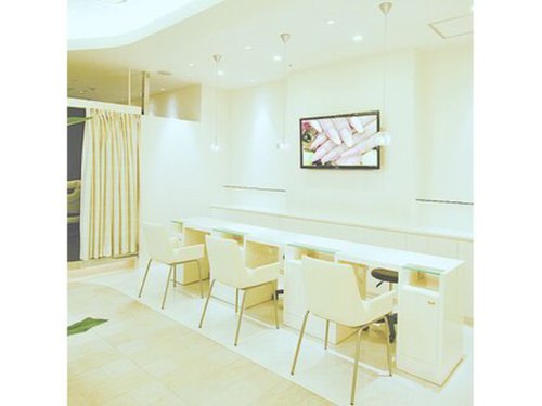 テラス アヴェダ(Terrace AVEDA by Cherie Beauty)(岡山県岡山市北区駅元町1-25 サンステーション岡山 西館 5F)