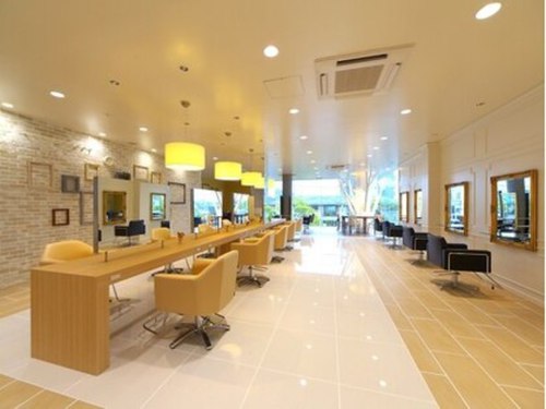 ヴィヴィアンビューティ ネイルアンドアイ Viviean Beauty Nail & Eye(高知県高知市杉井流2-27)