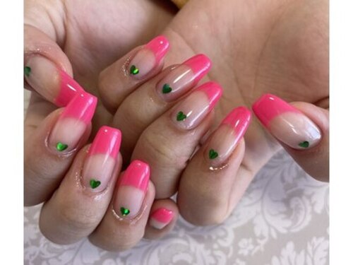 ネイルサロンドエム(Nail salon de M)(鹿児島県鹿児島市谷山中央3-4642 外階段より2階)