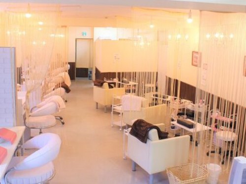 ジジ ネイル(ZIZI Nail)(北海道札幌市中央区南1条西2-サンエス二番街ビル4F)