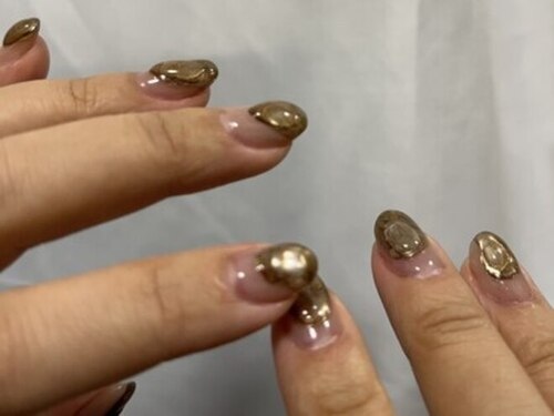【ニュアンス個性派】nail & care salon “from to”(北海道札幌市白石区南郷通1北8-8 フェスタリア白石403)