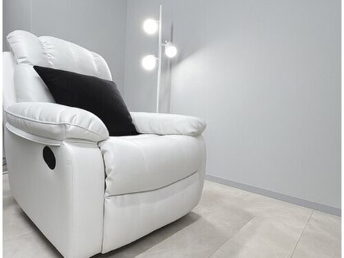 ゴリラアイブロウ大通店(北海道札幌市中央区南2条西1-2-1 深山パーキングビル7F)