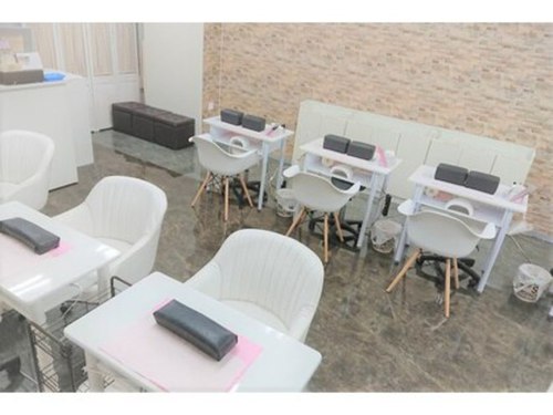 ネイル セン ジジ 仙台店(Nail 1000 ZIZI)(宮城県仙台市青葉区中央1-7-18日吉第一ビル4F)