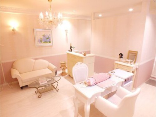 ネイルサロンカラット(nail salon Carat)(宮城県仙台市青葉区一番町3-4-23佳月ビル2F)