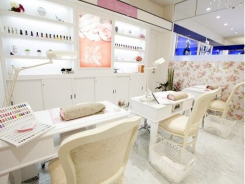 ネイルサロン アンビジュネイル 高崎スズラン店(An'bijou nail)(群馬県高崎市宮元町13-1)