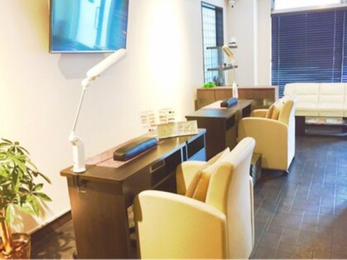 アイリス ネイルアンドアイラッシュ 南流山店(IRIS nail&eyelash)(千葉県流山市南流山2-5-1ステーションサイドビル1F)