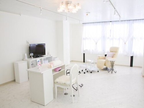 ネイルサロン リベルテ(Nailsalon LIBERTE)(千葉県四街道市四街道1-6-2マセビル4F)