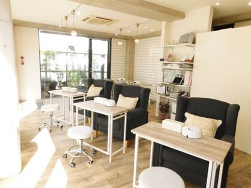 コラット 表参道店(KORAT)(東京都港区南青山5-18-10MORRISBLDG 3F)