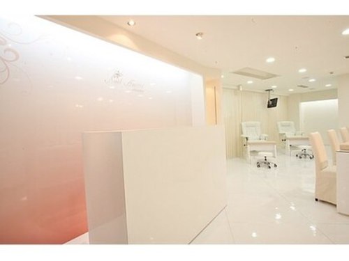 フローレスネイル 新宿店(FlawlessNail)(東京都新宿区西新宿1-18-5中沖ビル9F)