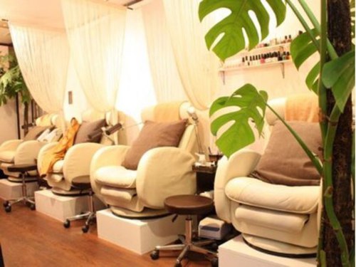 ネイルサロン ナギサ 新宿店(Nail salon Nagisa)(東京都新宿区歌舞伎町2-9-18ライオンズプラザ新宿B1)