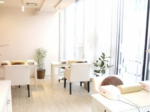 ネイルサロン ルシア(nail salon LUCIA)(東京都渋谷区恵比寿4‐23-14‐5F)